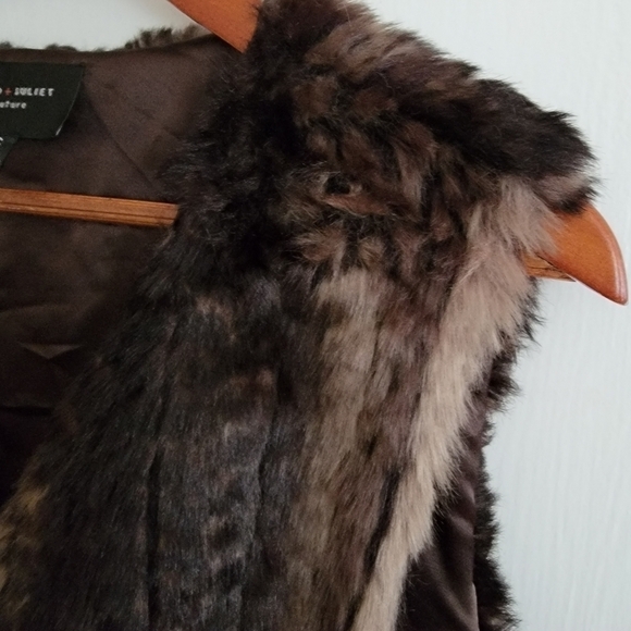 Romeo & Juliet Couture Faux Fur  Soft Brown Vest Size Small - Picture 9 of 15